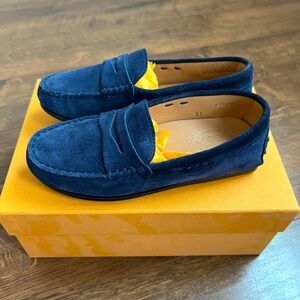 1 Sneakers + 1 moccasin (Tods) for 150$ only